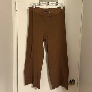 TAHARI Brown Stretchy Capris pants